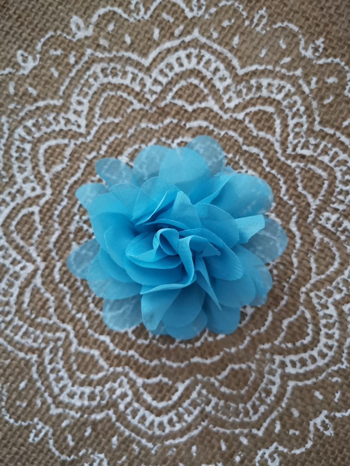 Fleurs de soie de différentes couleurs