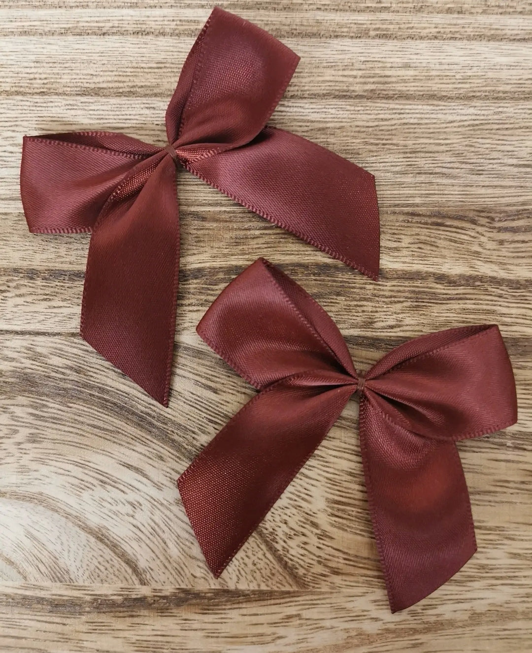 Grandes boucles de différentes couleurs