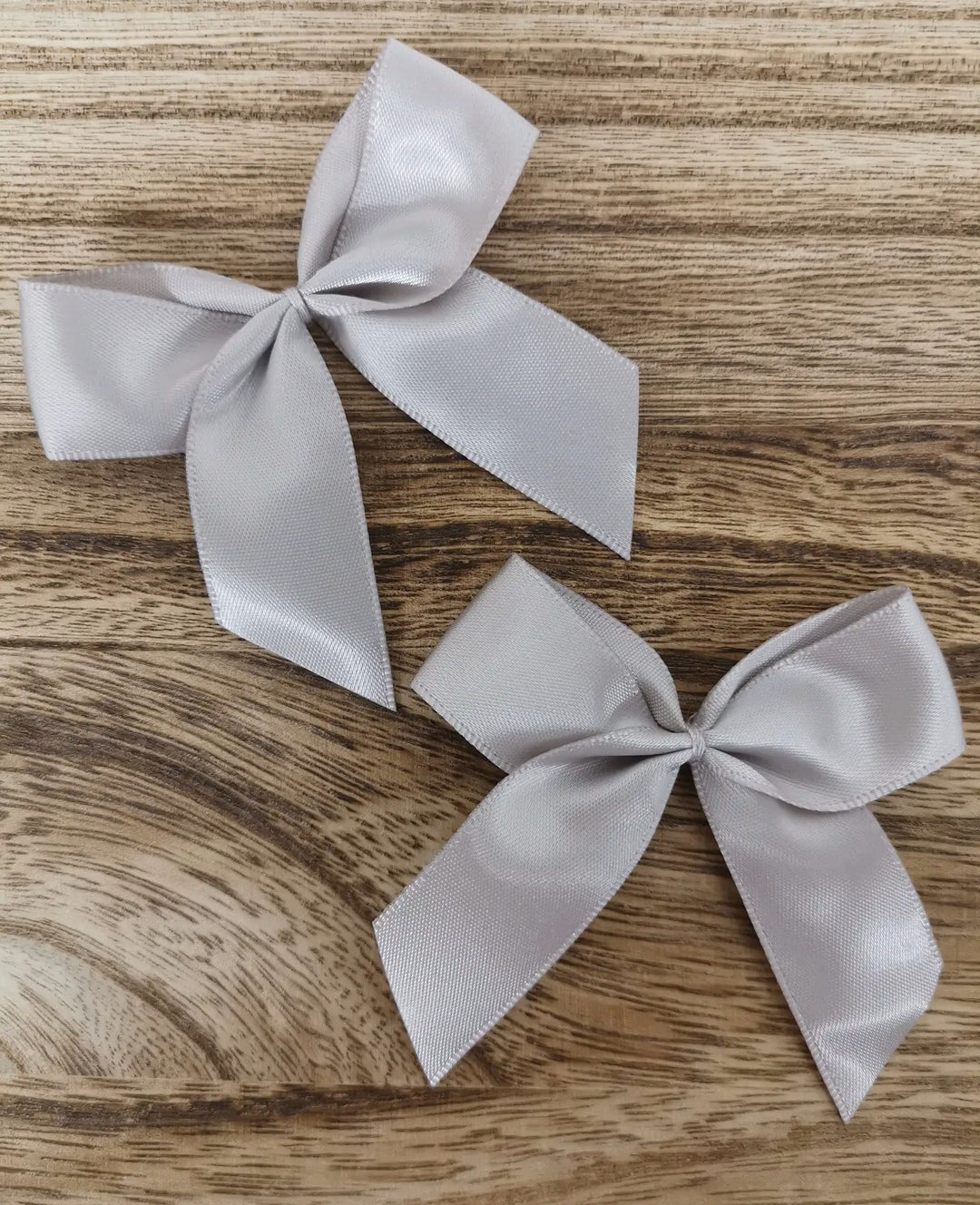 Grandes boucles de différentes couleurs