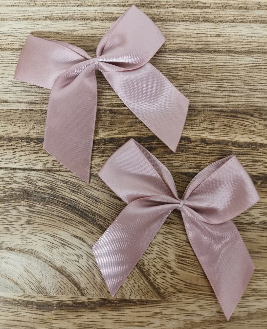 Grandes boucles de différentes couleurs