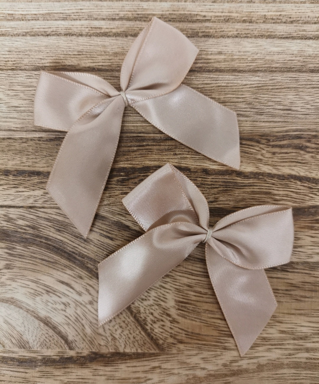 Grandes boucles de différentes couleurs
