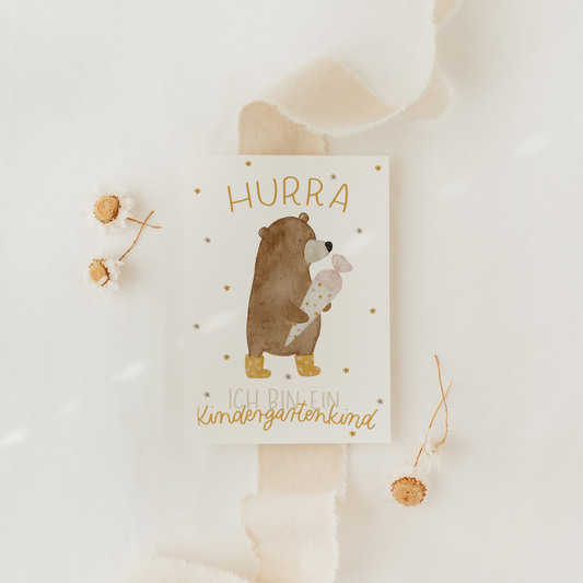 Carte postale Hourra, je suis un ours de la maternelle