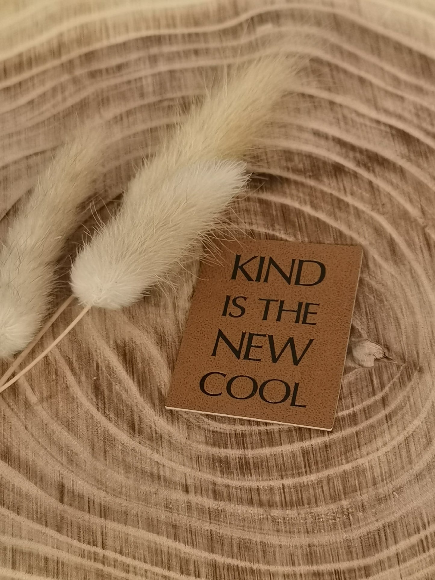 Étiquette en similicuir Kind is the new cool