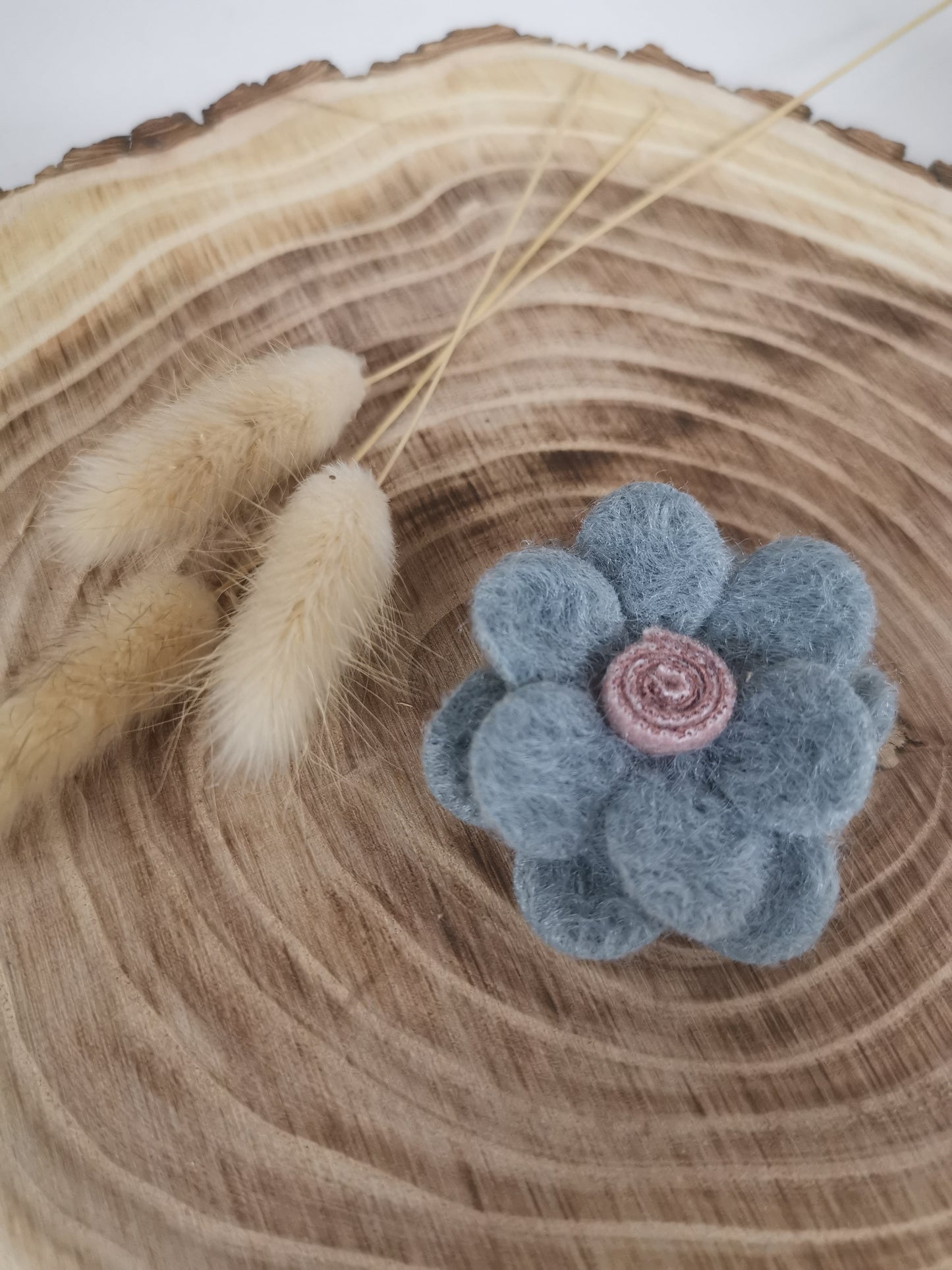 Fleur en laine bleu clair/rose
